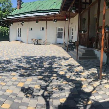 Gelena Гостьовий Двір Úzhgorod Exterior foto
