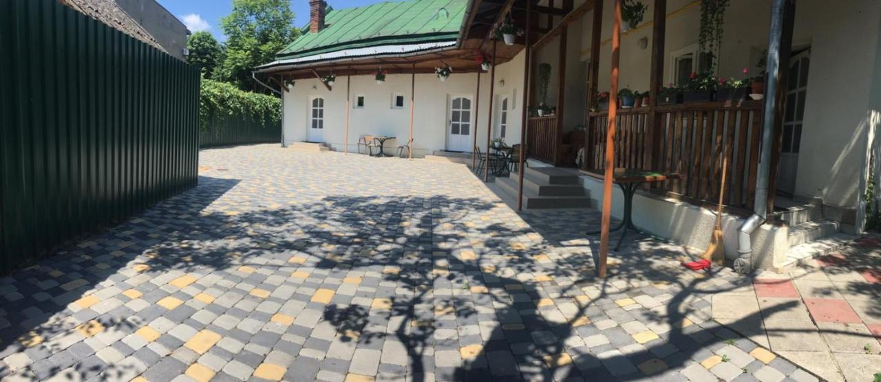 Gelena Гостьовий Двір Úzhgorod Exterior foto